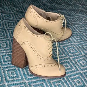 Francesca’s Vintage Booties size 6